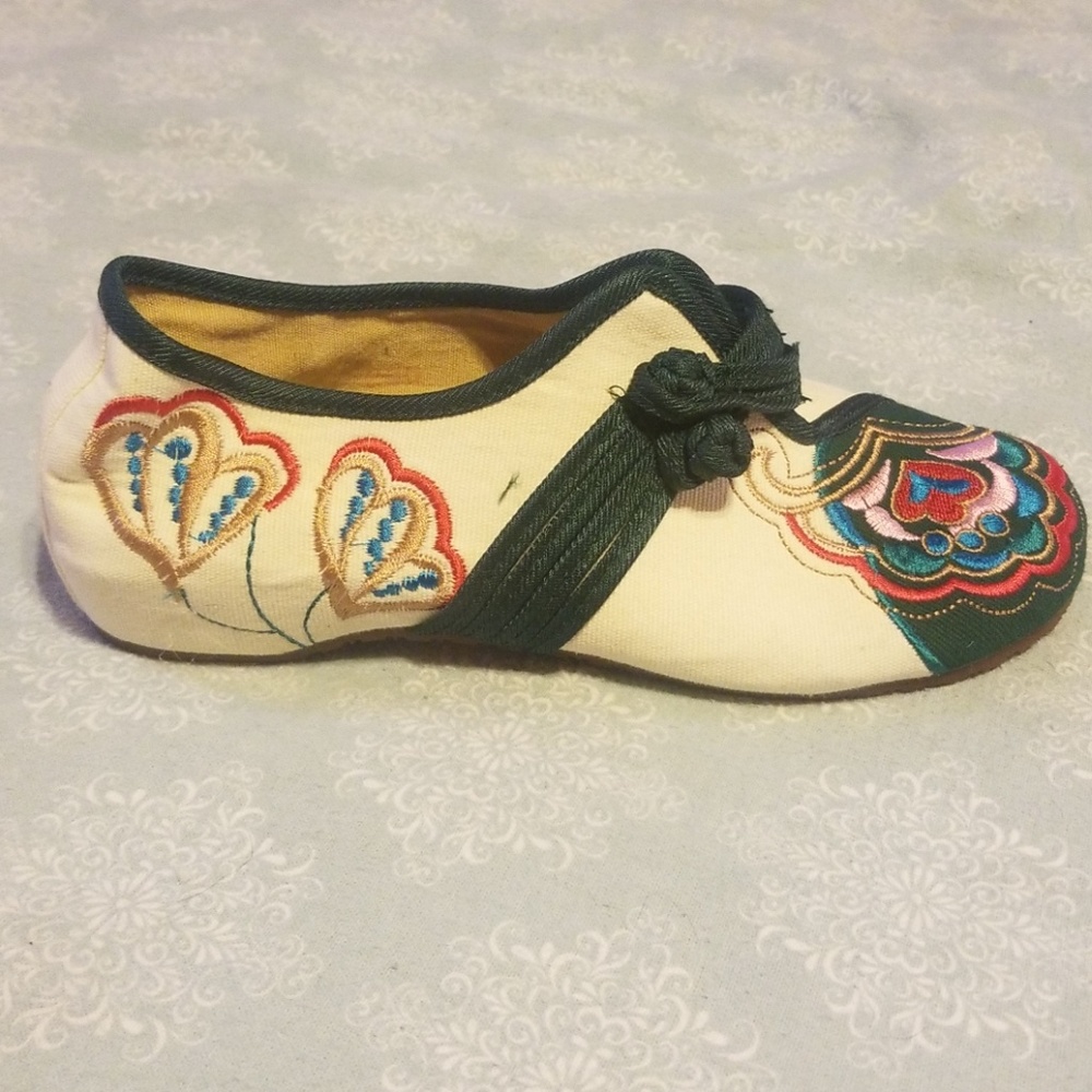 Chinese Embroidered Mary Jane Shoes